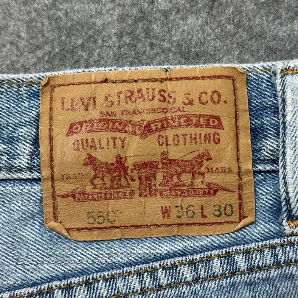 Levi's 550 Relaxed Fit Jeans Mens 36x30 Light Wash Y2K Denim Distressed Tapered